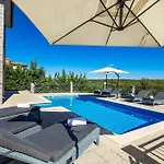 Casa Aurelia A Pet-friendly Retreat With Wallbox