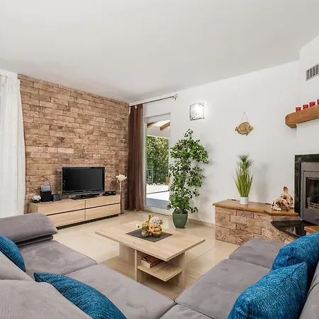 Casa Aurelia A Pet-friendly Retreat With Wallbox Holiday home Kunj