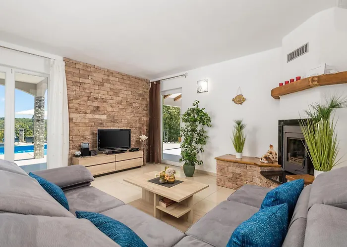 Casa Aurelia A Pet-friendly Retreat With Wallbox בית נופש Kunj