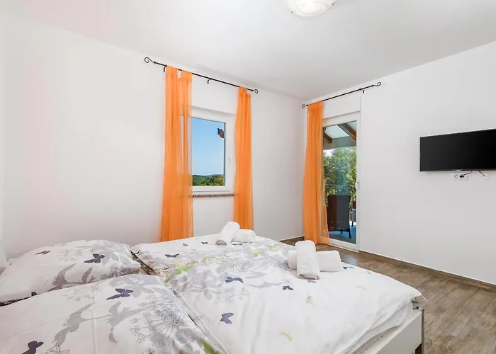 Casa Aurelia A Pet-friendly Retreat With Wallbox Kunj